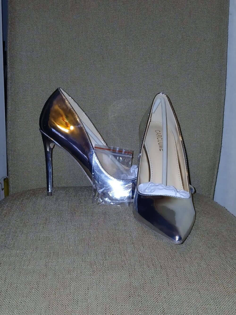 Carcuume metallic silver pumps
